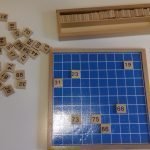 Tablero de 100 Montessori usado en personas mayores